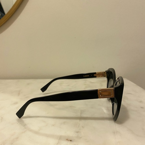 Fendi Black Sunglasses - Never worn - Picture 2 of 5